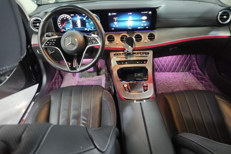 Used Mercedes-Benz E-Class 2021 E 300 L Premium Edition Center Console