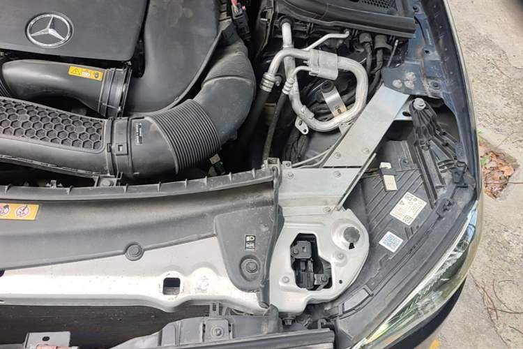 Used Mercedes-Benz E-Class 2021 Restyled E 300 Sport Edition Engine Bay Left