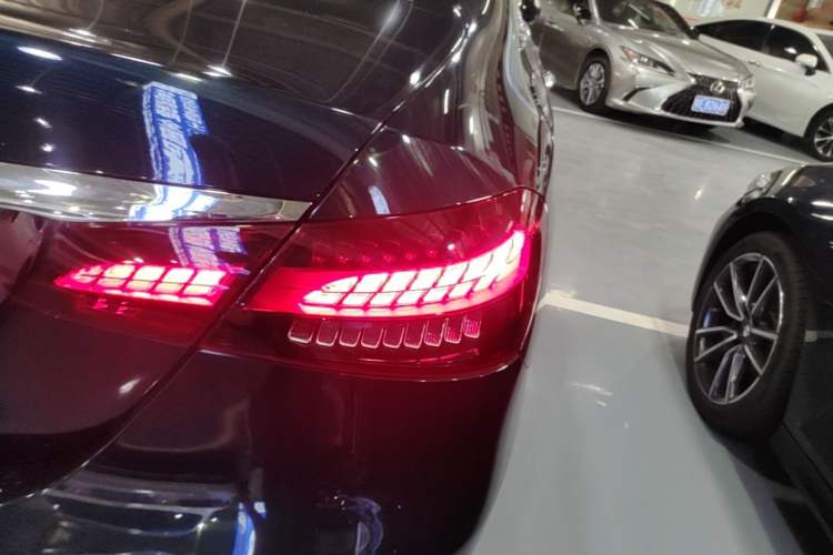 Used Mercedes-Benz E-Class 2021 E 300 L Premium Edition Exterior 3