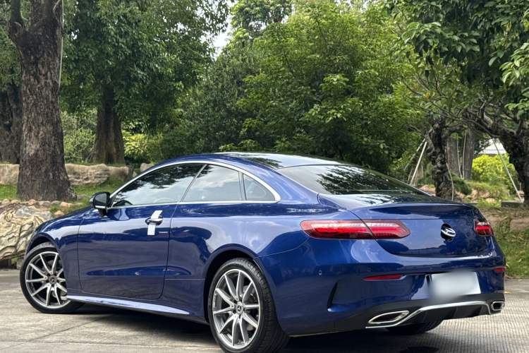 Used Mercedes-Benz E-Class 2021 E 260 Coupe Exterior 4