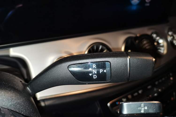 Used Mercedes-Benz E-Class 2021 Facelift E 260 4MATIC Coupe Gear Lever