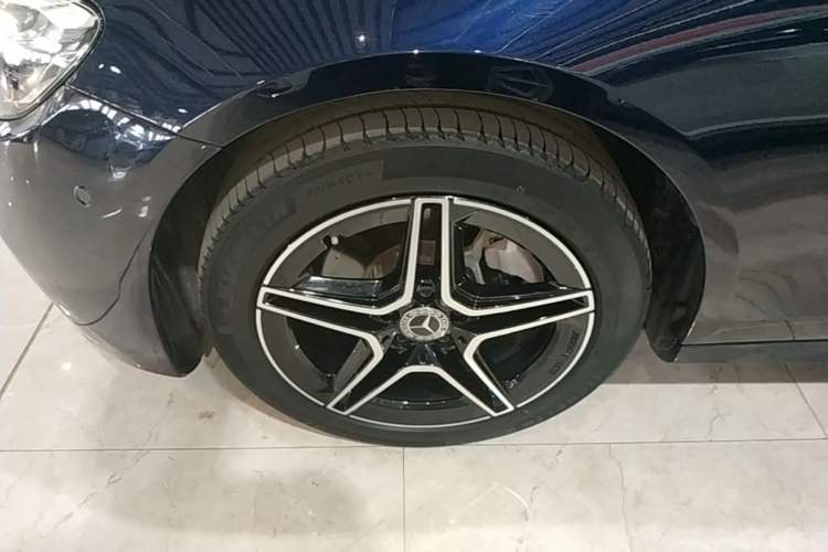 Used Mercedes-Benz E-Class 2021 Updated E 260 Fashion Sport Edition Left Front Wheel Hub