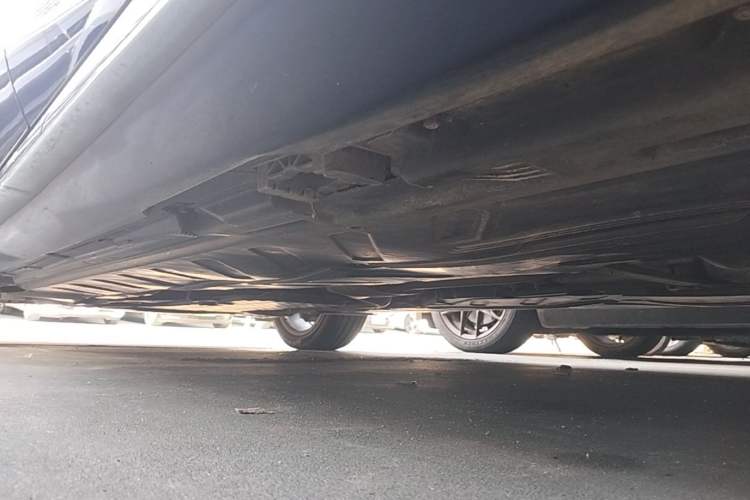 Used Mercedes-Benz E-Class 2021 E 300 L Sporty and Stylish Model Left Side Sill