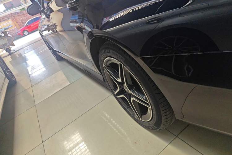 Used Mercedes-Benz E-Class 2021 Updated E 260 Fashion Sport Edition Left Side Sill