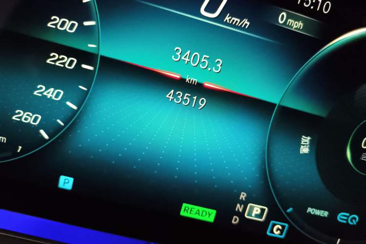 Used Mercedes-Benz E-Class 2021 E 260 Coupe Odometer Close Up