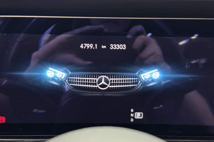 Used Mercedes-Benz E-Class 2021 E 260 Luxury Sports Edition Odometer Close Up