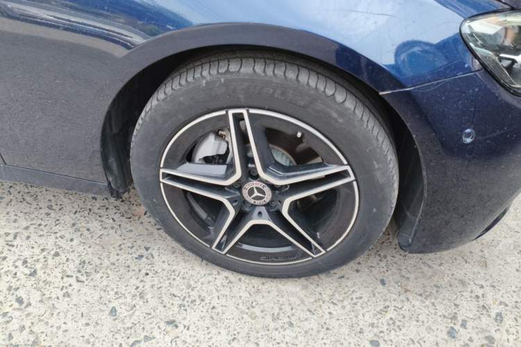 Used Mercedes-Benz E-Class 2021 Updated E 260 Fashion Sport Edition Right Front Wheel Hub