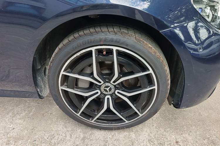 Used Mercedes-Benz E-Class 2021 Restyled E 300 Sport Edition Right Front Wheel Hub