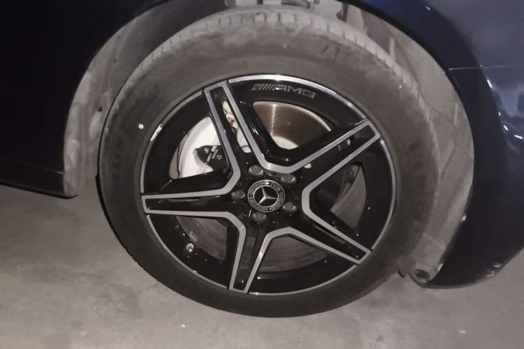 Used Mercedes-Benz E-Class 2021 Updated E 260 Fashion Sport Edition Right Front Wheel Hub