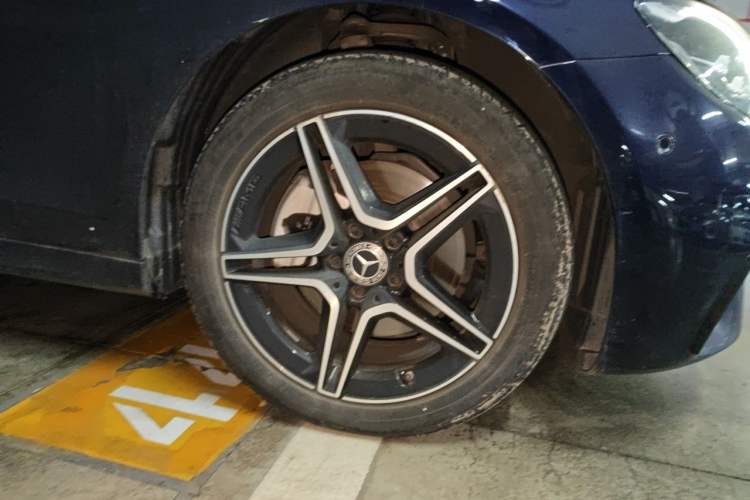 Used Mercedes-Benz E-Class 2021 Updated E 260 Fashion Sport Edition Right Front Wheel Hub