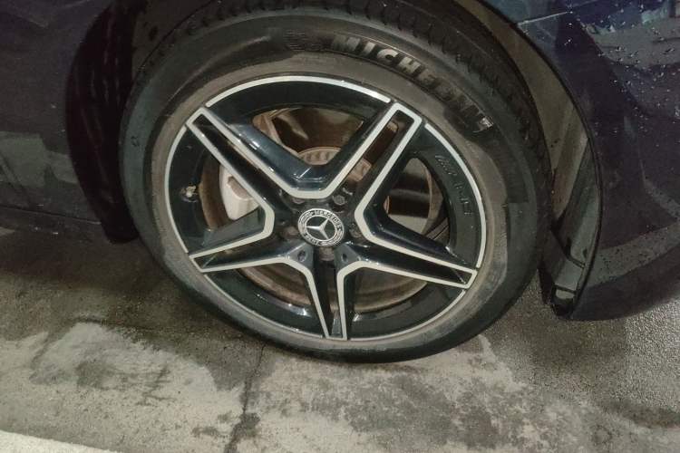 Used Mercedes-Benz E-Class 2021 Updated E 260 Fashion Sport Edition Right Front Wheel Hub