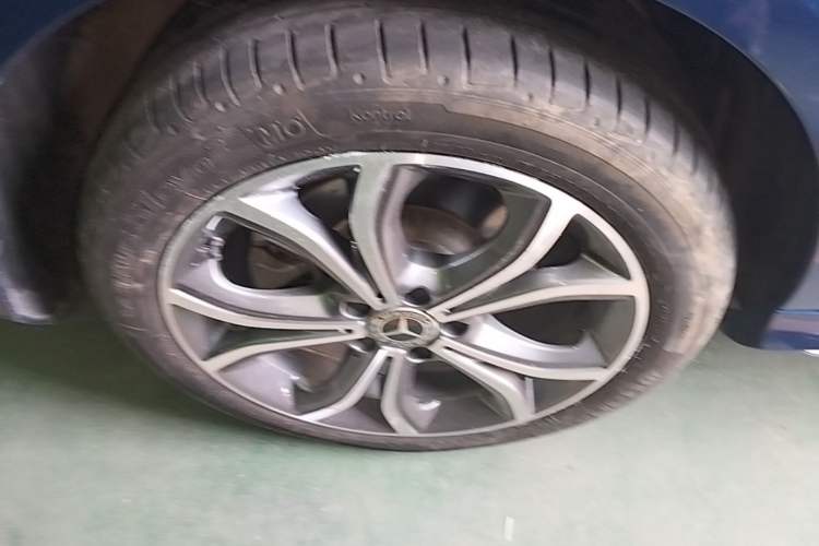 Used Mercedes-Benz E-Class 2021 E 300 L Sporty and Stylish Model Right Rear Wheel Hub