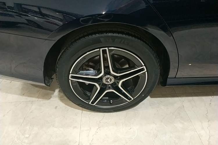 Used Mercedes-Benz E-Class 2021 Updated E 260 Fashion Sport Edition Right Rear Wheel Hub