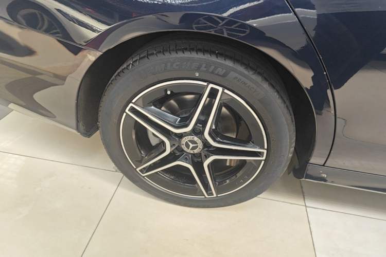 Used Mercedes-Benz E-Class 2021 Updated E 260 Fashion Sport Edition Right Rear Wheel Hub