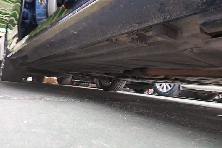 Used Mercedes-Benz E-Class 2021 E 300 L Sporty and Stylish Model Right Side Sill