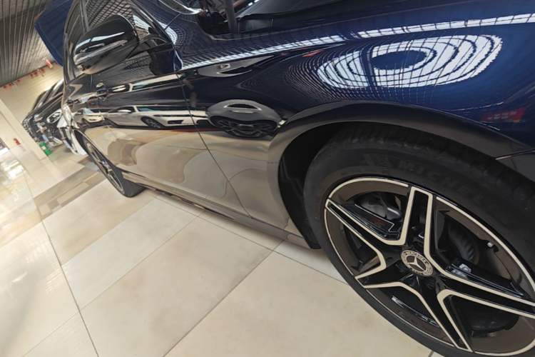 Used Mercedes-Benz E-Class 2021 Updated E 260 Fashion Sport Edition Right Side Sill
