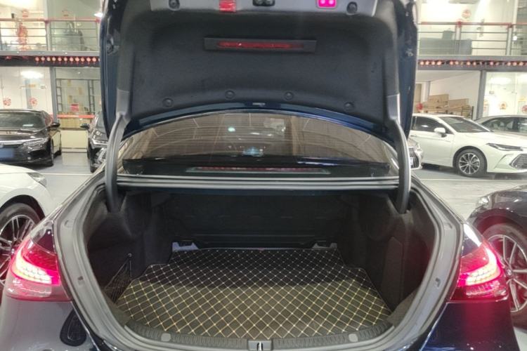 Used Mercedes-Benz E-Class 2021 E 300 L Premium Edition Trunk