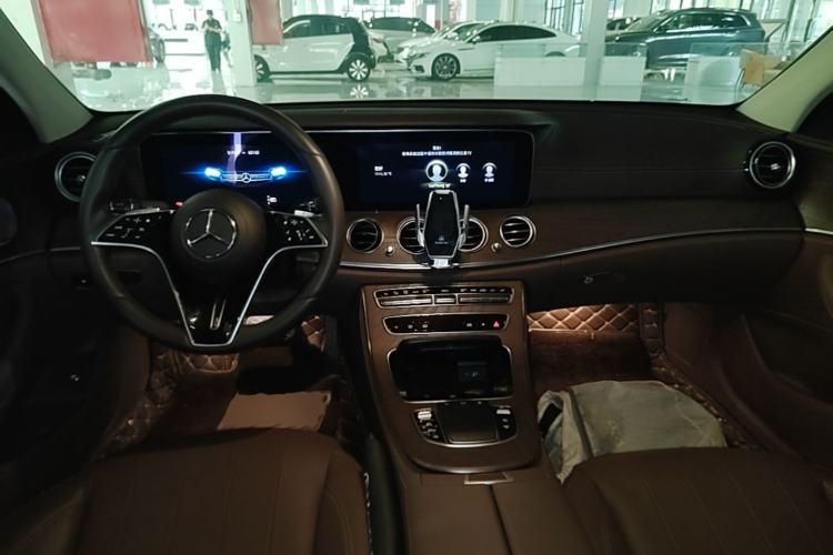 Used Mercedes-Benz E-Class 2021 E 300 L Luxury Model Center Console