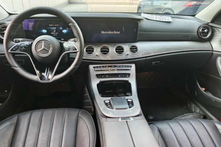 Used Mercedes-Benz E-Class 2021 E 300 L Premium Edition Interior 1