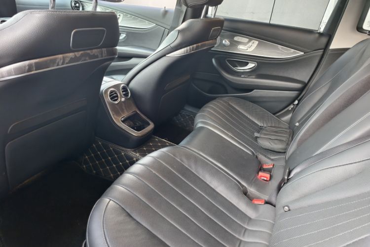 Used Mercedes-Benz E-Class 2021 E 300 L Premium Edition Interior 3