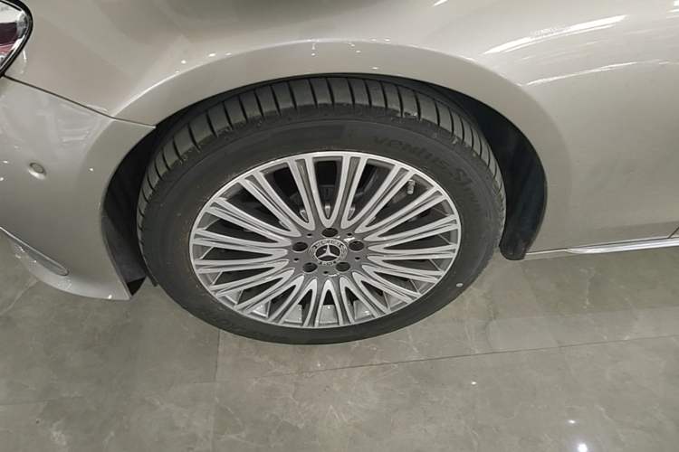 Used Mercedes-Benz E-Class 2021 E 300 L Luxury Model Left Front Wheel Hub