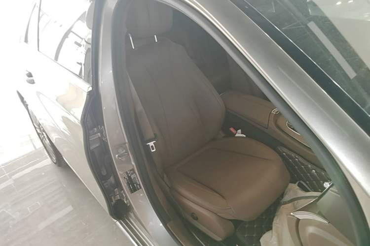 Used Mercedes-Benz E-Class 2021 E 300 L Luxury Model Right Front Seat