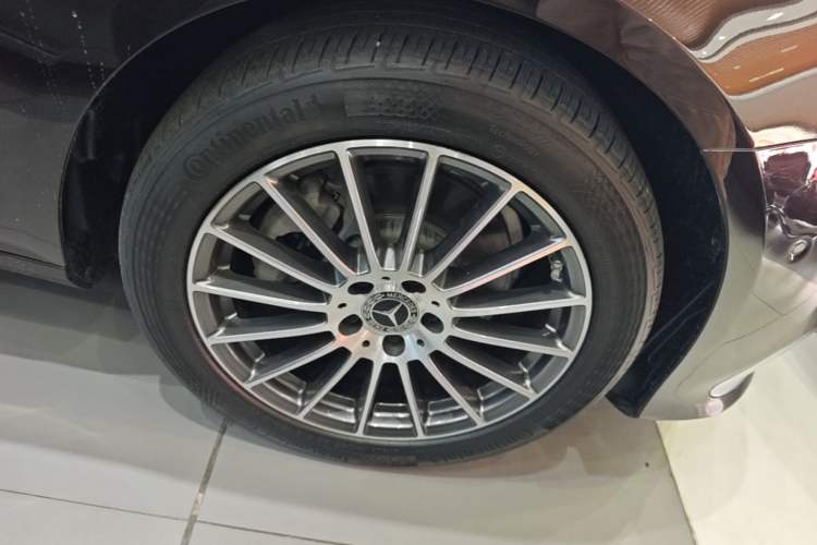 Used Mercedes-Benz E-Class 2021 Facelift E 260 L Right Front Wheel Hub
