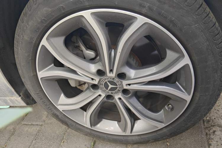 Used Mercedes-Benz E-Class 2021 E 300 L Sporty and Stylish Model Right Front Wheel Hub