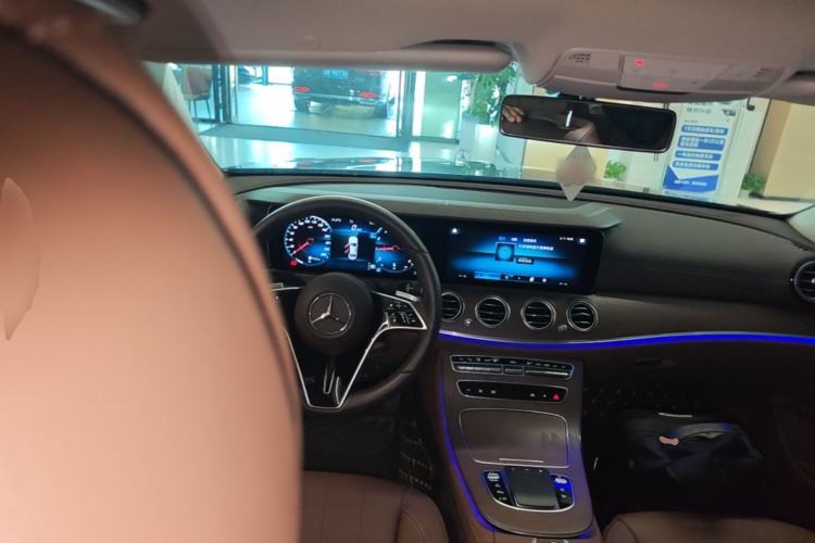 Used Mercedes-Benz E-Class 2021 Restyled E 300 L Luxury Edition Center Console