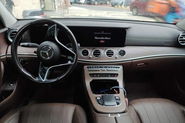 Used Mercedes-Benz E-Class 2021 Facelift E 300 L Stylish Edition Center Console