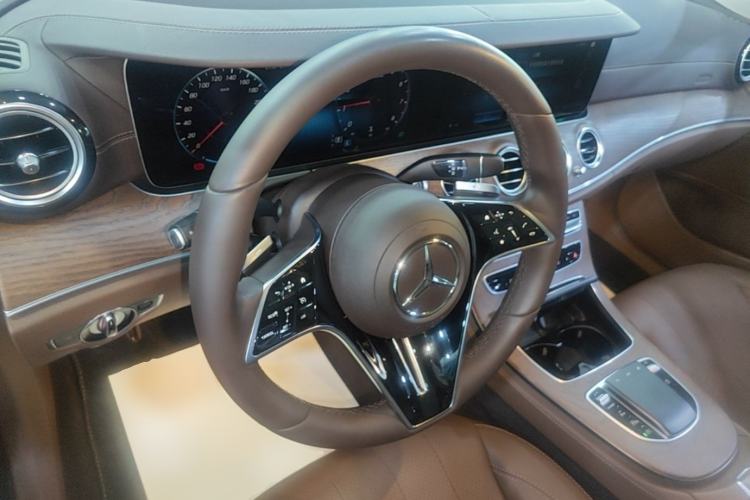 Used Mercedes-Benz E-Class 2021 E 300 L Stylish Model Center Console