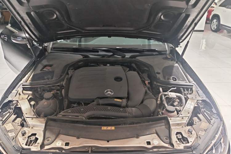 Used Mercedes-Benz E-Class 2021 E 260 Coupe Engine Bay