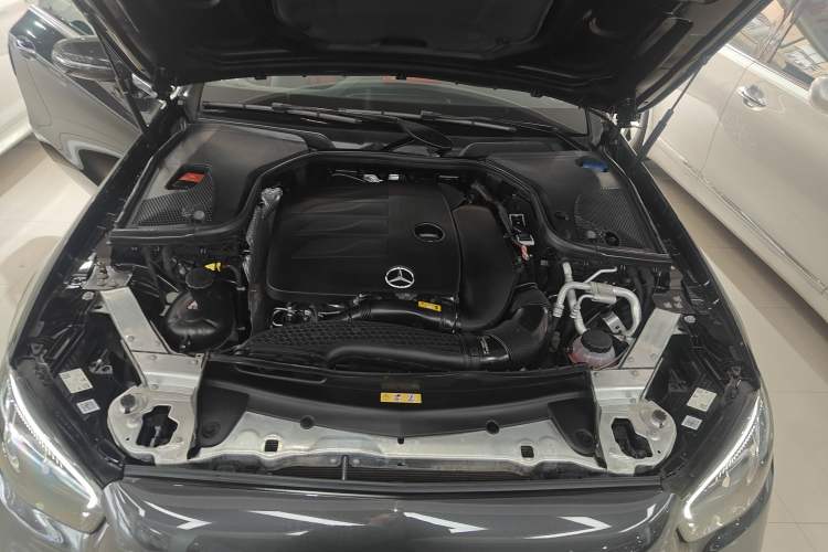 Used Mercedes-Benz E-Class 2021 E 260 Coupe Engine Bay