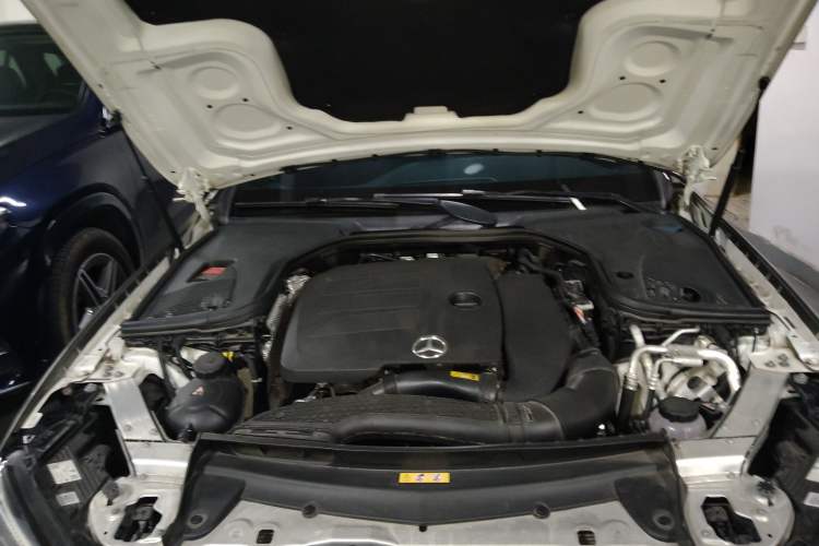Used Mercedes-Benz E-Class 2021 E 260 Coupe Engine Bay