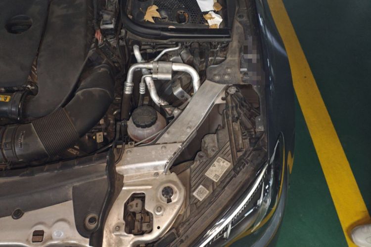 Used Mercedes-Benz E-Class 2021 E 260 Coupe Engine Bay Left