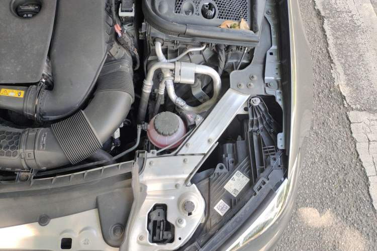 Used Mercedes-Benz E-Class 2021 E 260 Coupe Engine Bay Left