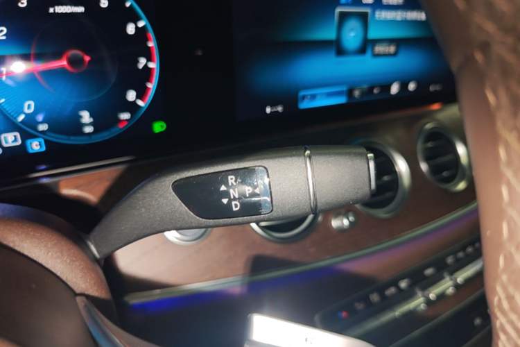 Used Mercedes-Benz E-Class 2021 Restyled E 300 L Luxury Edition Gear Lever