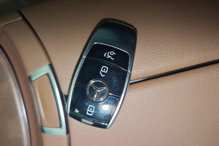 Used Mercedes-Benz E-Class 2021 Restyled E 300 L Luxury Edition Interior 1