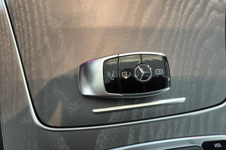 Used Mercedes-Benz E-Class 2021 Facelift E 260 Coupe Interior 1