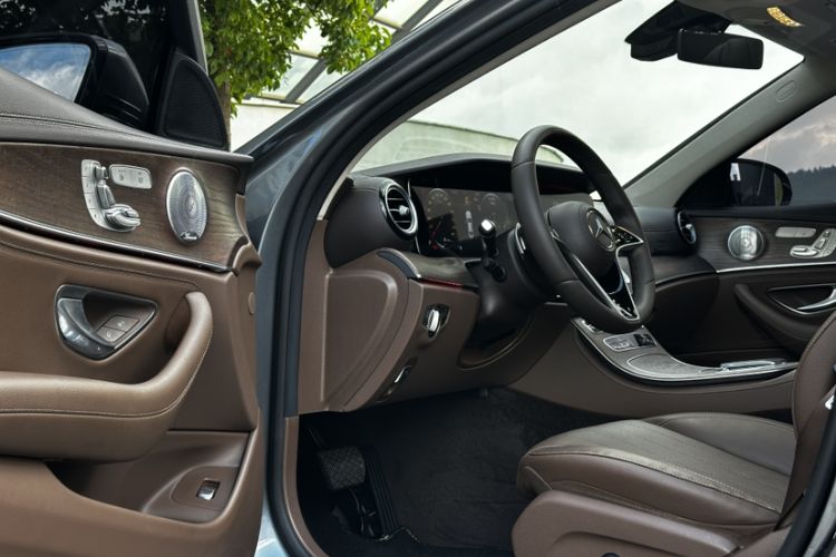 Used Mercedes-Benz E-Class 2021 E 300 L Stylish Model Interior 12