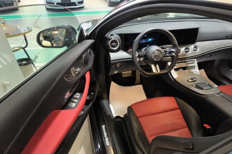 Used Mercedes-Benz E-Class 2021 Facelift E 260 Coupe Interior 3