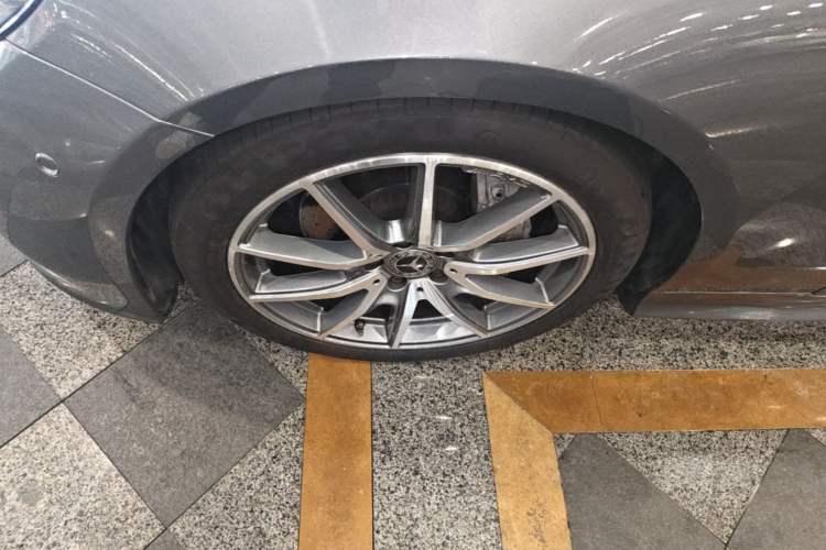 Used Mercedes-Benz E-Class 2021 E 260 Convertible Coupe Left Front Wheel Hub