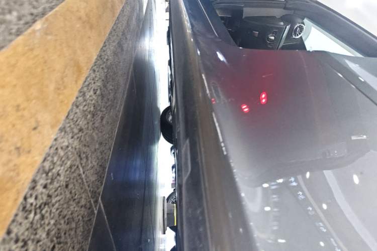 Used Mercedes-Benz E-Class 2021 E 260 Convertible Coupe Left Side Sill