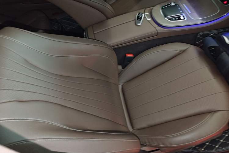 Used Mercedes-Benz E-Class 2021 Restyled E 300 L Luxury Edition Right Front Seat
