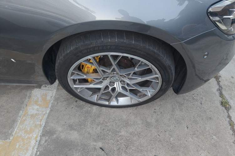 Used Mercedes-Benz E-Class 2021 E 300 L Sporty and Stylish Model Right Front Wheel Hub