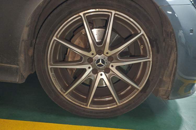Used Mercedes-Benz E-Class 2021 E 260 Coupe Right Front Wheel Hub