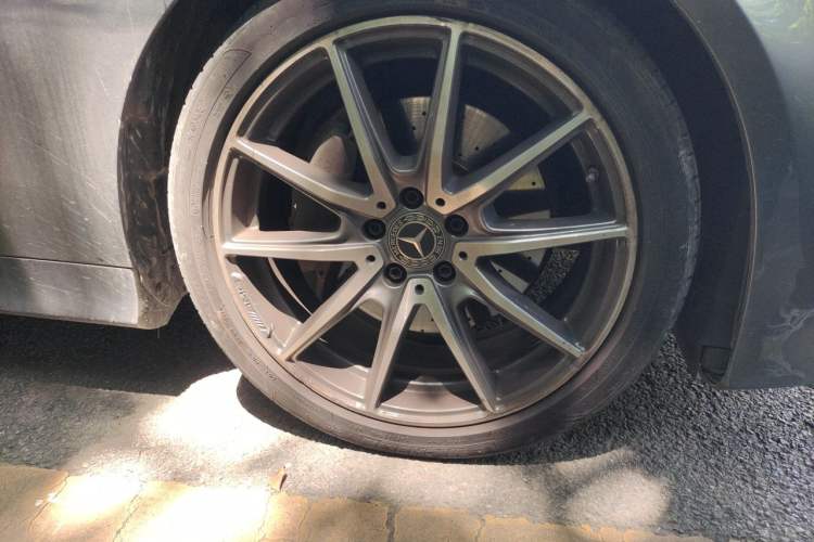 Used Mercedes-Benz E-Class 2021 E 260 Coupe Right Front Wheel Hub