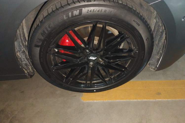 Used Mercedes-Benz E-Class 2021 Updated E 260 Fashion Sport Edition Right Front Wheel Hub