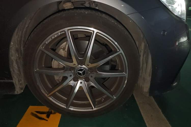 Used Mercedes-Benz E-Class 2021 Facelift E 260 Coupe Right Front Wheel Hub