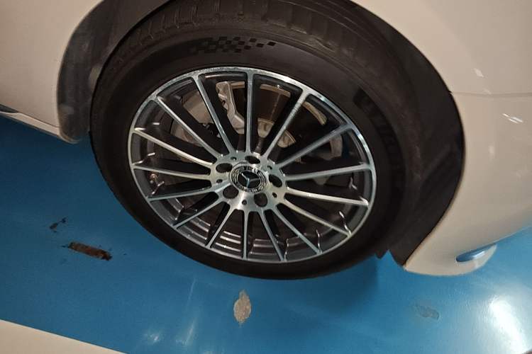 Used Mercedes-Benz E-Class 2021 E 260 L 4MATIC Right Front Wheel Hub